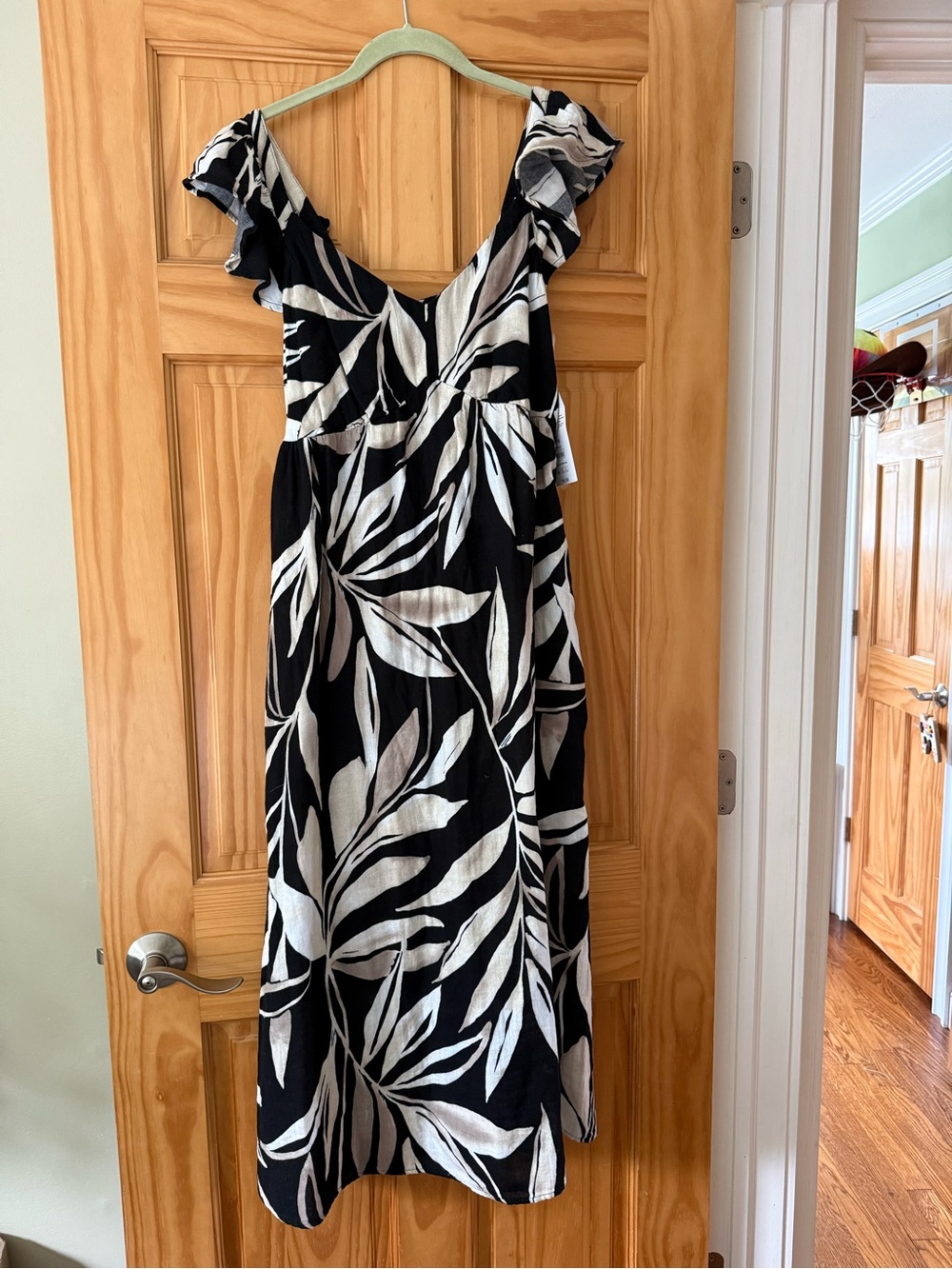 Black & White Leaf-Print Midi Dress with Flutter Sleeves